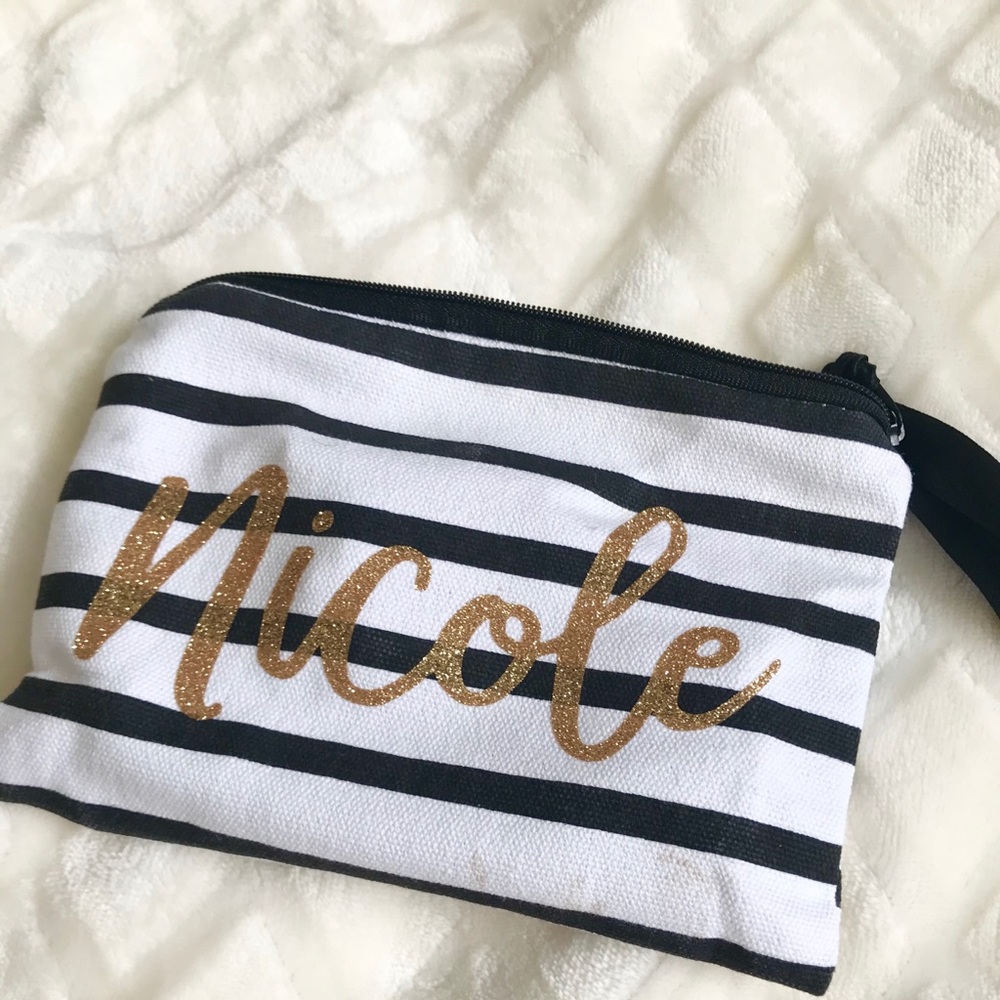 “Nicole” pouch